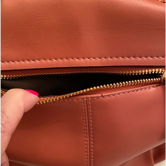 EASTSIDE VEGAN LEATHER CROSSBODY BAG IN ROSE COLOUR WITH HANDLE AND STRAP - Picture 2 of 16